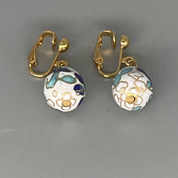 !!SOLD!! Vintage Avon White Blue Cloisonné Easter Egg Clip Earrings Bracelet - Picture 8 of 10